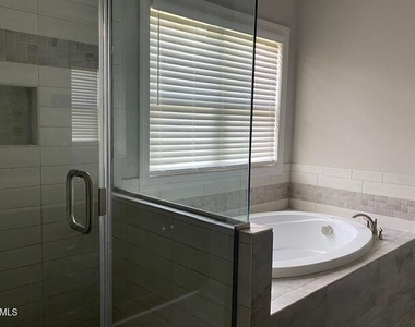 28 Grandwood Circle - Photo Thumbnail 21