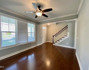 28 Grandwood Circle - Photo Thumbnail 3