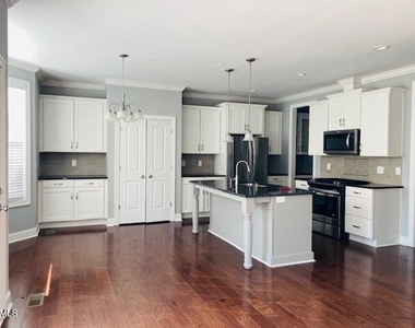 28 Grandwood Circle - Photo Thumbnail 8