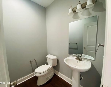 28 Grandwood Circle - Photo Thumbnail 13