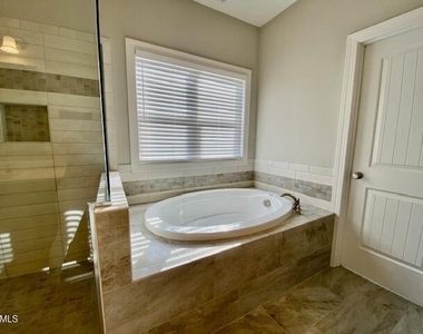 28 Grandwood Circle - Photo Thumbnail 20
