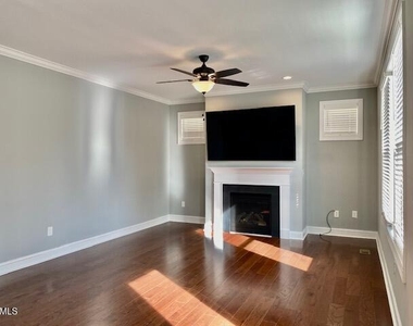 28 Grandwood Circle - Photo Thumbnail 5