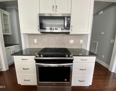 28 Grandwood Circle - Photo Thumbnail 10