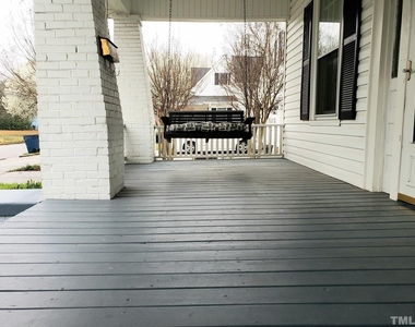 204 E Davis Street - Photo Thumbnail 1