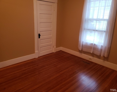 204 E Davis Street - Photo Thumbnail 13