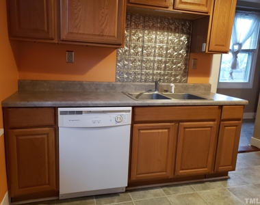 204 E Davis Street - Photo Thumbnail 2