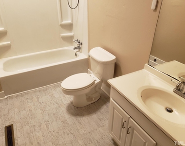 204 E Davis Street - Photo Thumbnail 10