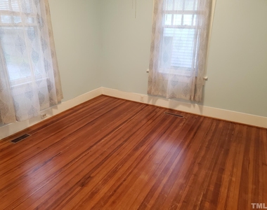 204 E Davis Street - Photo Thumbnail 9