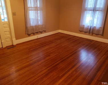 204 E Davis Street - Photo Thumbnail 12