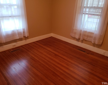 204 E Davis Street - Photo Thumbnail 14