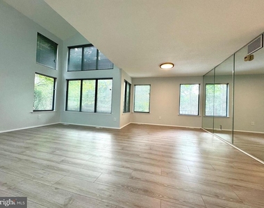 104 Sayre Dr - Photo Thumbnail 3