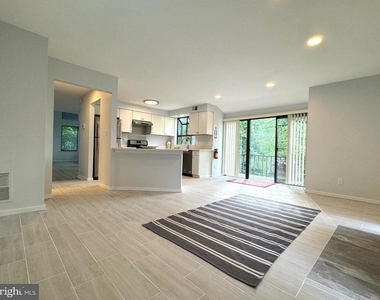 104 Sayre Dr - Photo Thumbnail 13