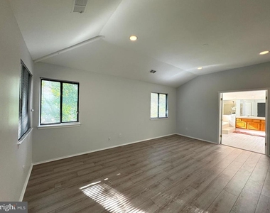 104 Sayre Dr - Photo Thumbnail 18
