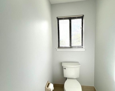 104 Sayre Dr - Photo Thumbnail 23