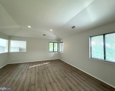 104 Sayre Dr - Photo Thumbnail 24