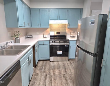 660 Pine Ridge Place - Photo Thumbnail 1