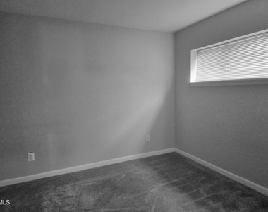 660 Pine Ridge Place - Photo Thumbnail 7