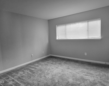 660 Pine Ridge Place - Photo Thumbnail 4