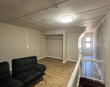 18 Wiley Avenue - Photo Thumbnail 3