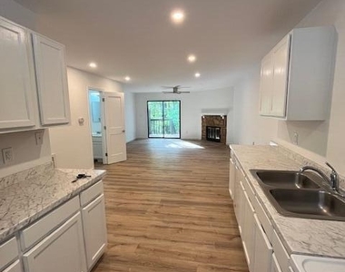 4247 The Oaks Drive - Photo Thumbnail 5