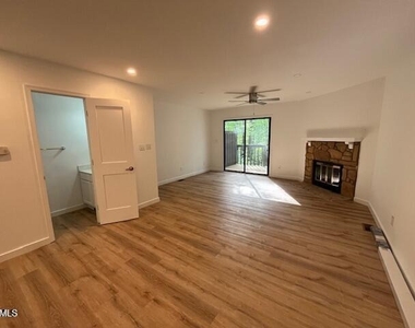 4247 The Oaks Drive - Photo Thumbnail 3