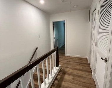 4247 The Oaks Drive - Photo Thumbnail 6