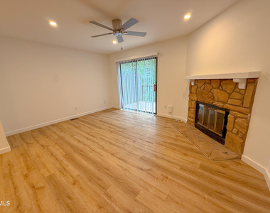 4247 The Oaks Drive - Photo Thumbnail 2