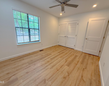 4247 The Oaks Drive - Photo Thumbnail 19