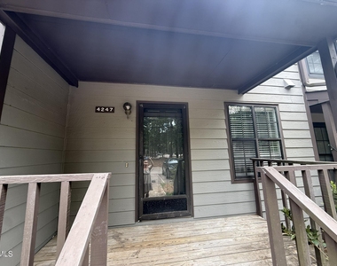 4247 The Oaks Drive - Photo Thumbnail 1