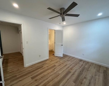 4247 The Oaks Drive - Photo Thumbnail 9