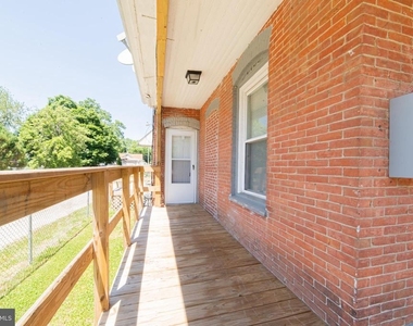 414-416 W Park Avenue - Photo Thumbnail 2