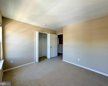 5504 Essex La - Photo Thumbnail 20