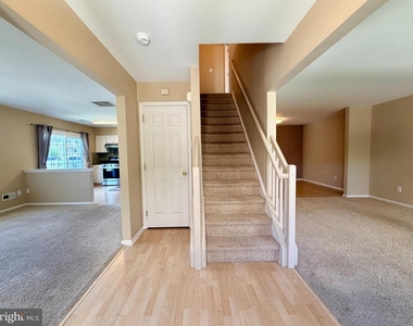 5504 Essex La - Photo Thumbnail 1