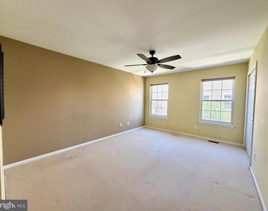 5504 Essex La - Photo Thumbnail 14