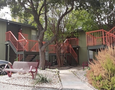 808 Winflo St - Photo Thumbnail 8