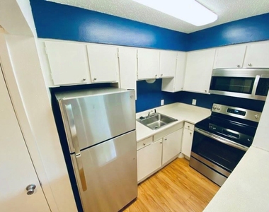 808 Winflo St - Photo Thumbnail 1