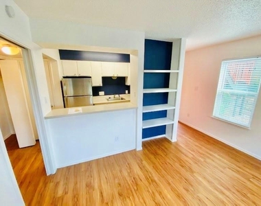 808 Winflo St - Photo Thumbnail 2