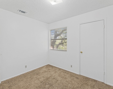 302 Algerita Dr - Photo Thumbnail 23