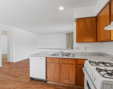 302 Algerita Dr - Photo Thumbnail 13