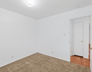 302 Algerita Dr - Photo Thumbnail 21