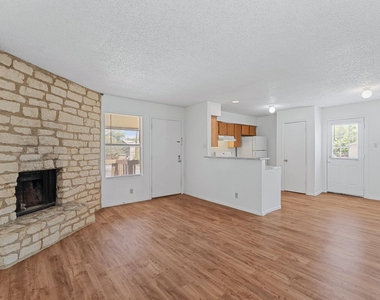 302 Algerita Dr - Photo Thumbnail 5