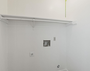 302 Algerita Dr - Photo Thumbnail 14
