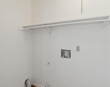 302 Algerita Dr - Photo Thumbnail 15