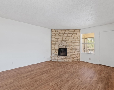 302 Algerita Dr - Photo Thumbnail 4