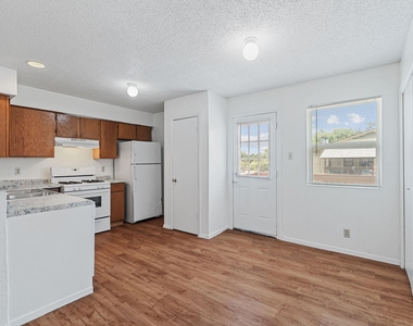 302 Algerita Dr - Photo Thumbnail 7