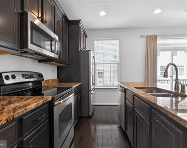 1725 Fernwood Drive - Photo Thumbnail 6