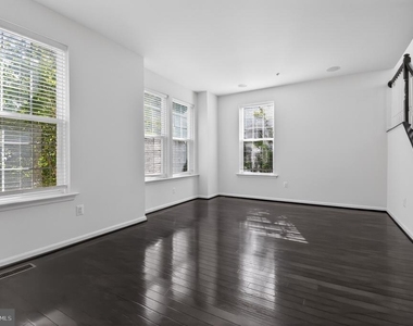 1725 Fernwood Drive - Photo Thumbnail 3