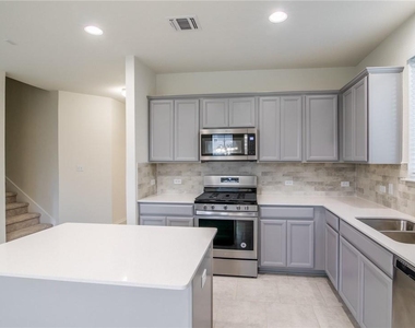 620 Reinhardt Blvd - Photo Thumbnail 4