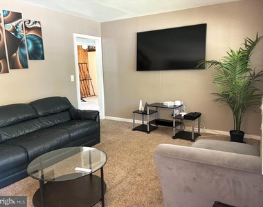 5112 Hollywood Road - Photo Thumbnail 4