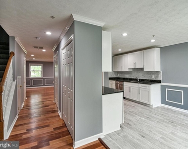 11238 Hannah Way - Photo Thumbnail 5